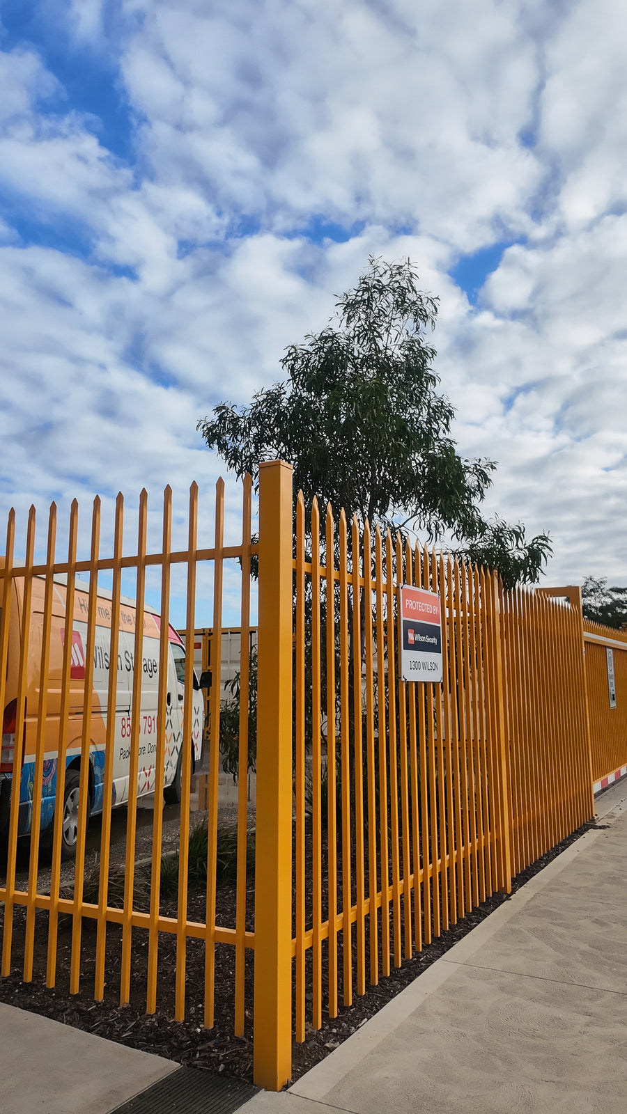 Aluminum outdoor fence